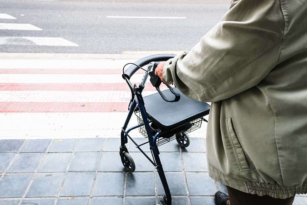 Περιπατητήρας "Πι" και Rollator: Όσα Πρέπει να Ξέρεις Περιπατητήρας με ρόδες για μεγαλύτερη ευελιξία και άνεση στην κίνηση
