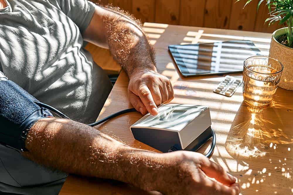 Ψηφιακό πιεσόμετρο με οθόνη LCD για εύκολη ανάγνωση των μετρήσεων.