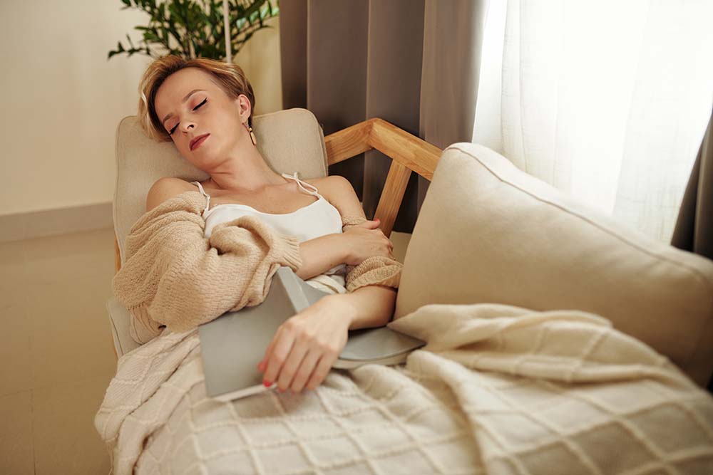 Θερμοφόρα στην κοιλιά: Τι προσφέρει και πως χρησιμοποιείται; Ηλεκτρική θερμοφόρα με ρυθμιζόμενη θερμοκρασία σε κρεβάτι