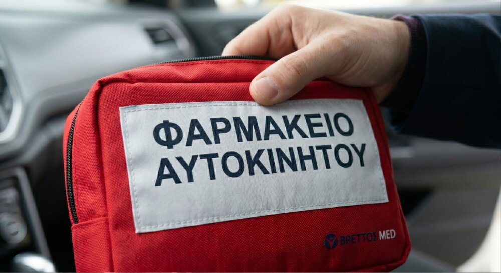 Τοποθέτηση φαρμακείο αυτοκινήτου πρώτων βοηθειών στο αυτοκινήτο